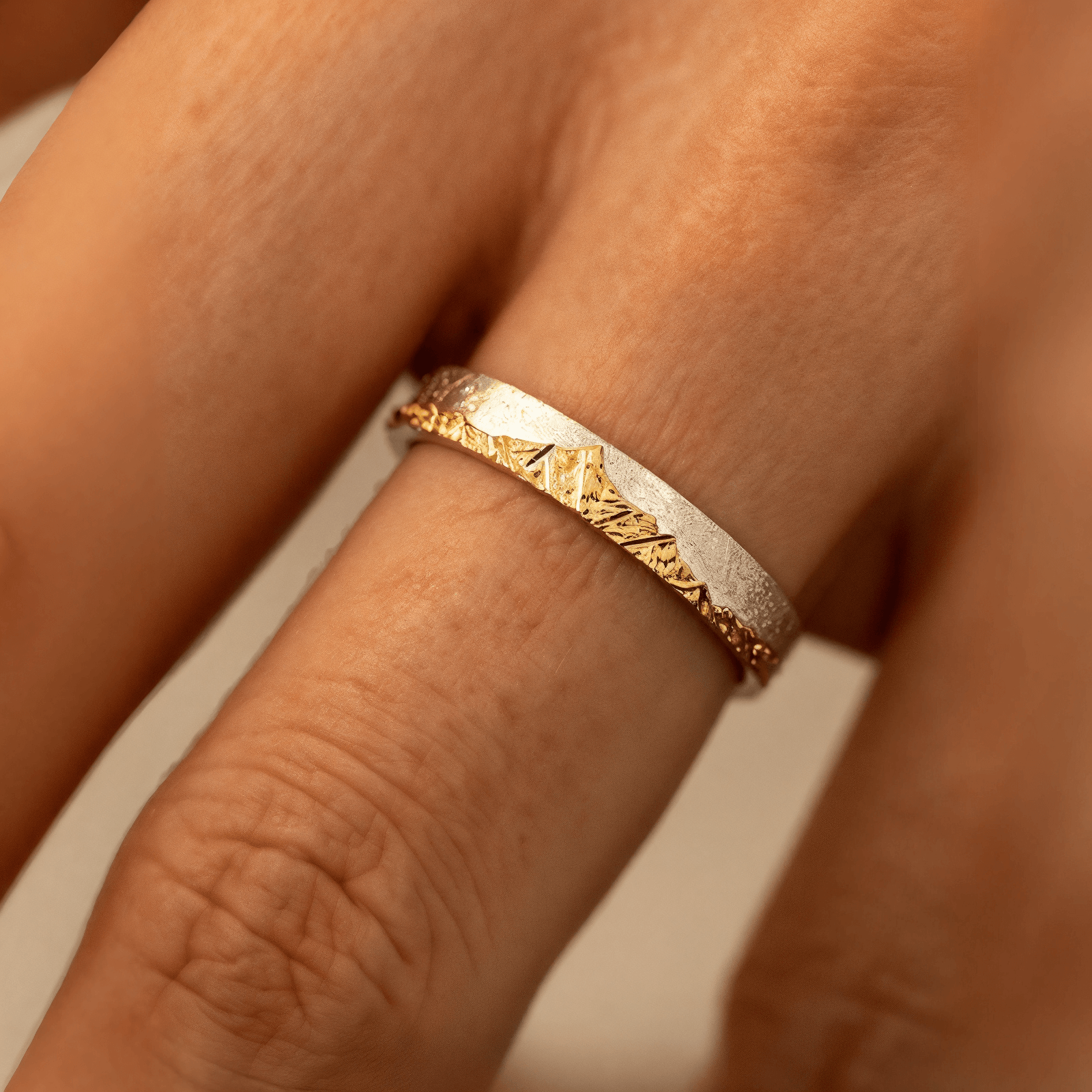 【Mt. Saint Elias】 Hand-Engraved Mount Mens/Womens Wedding Ring