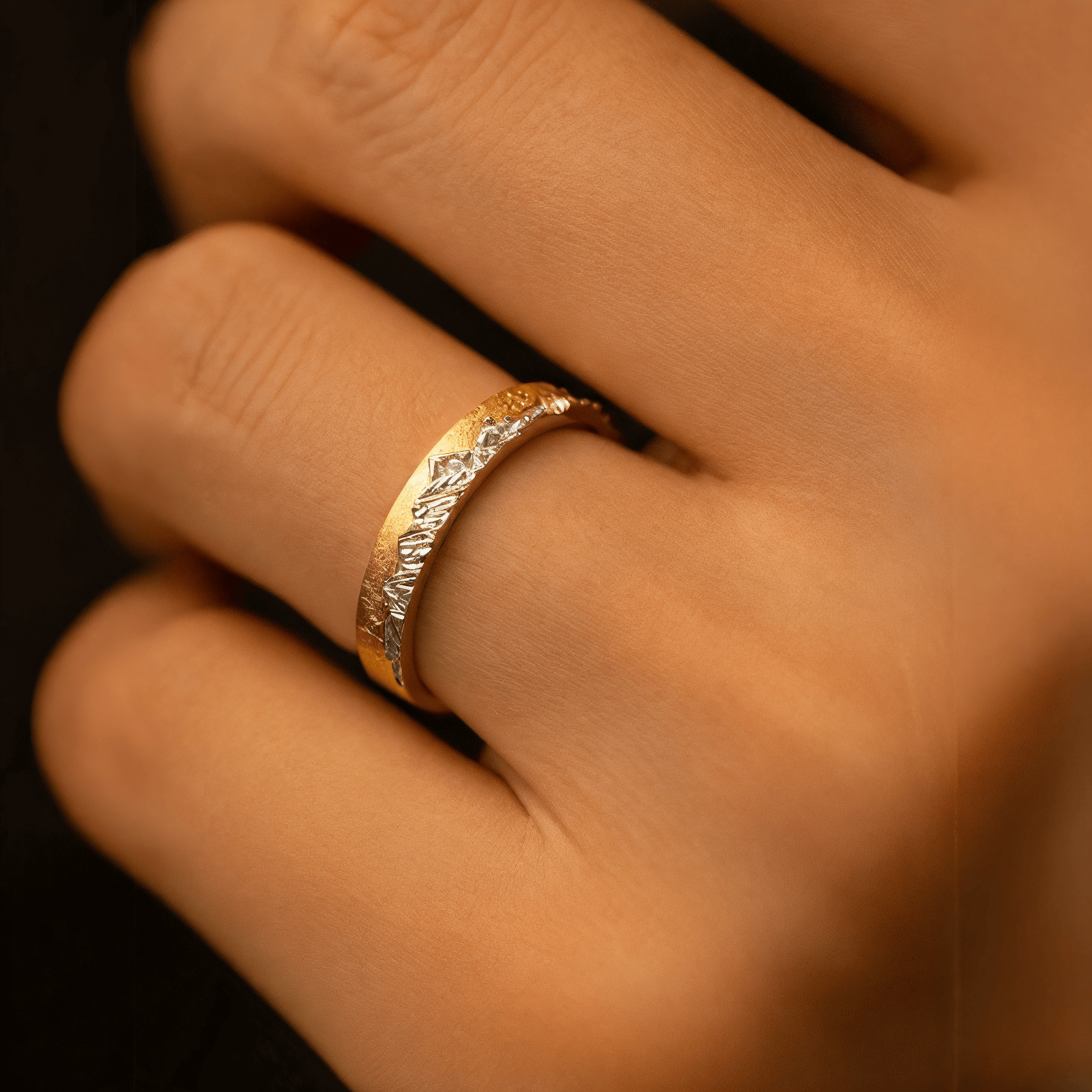 【Mont Blanc】Gold Hand-Engraved Mount Wedding Ring