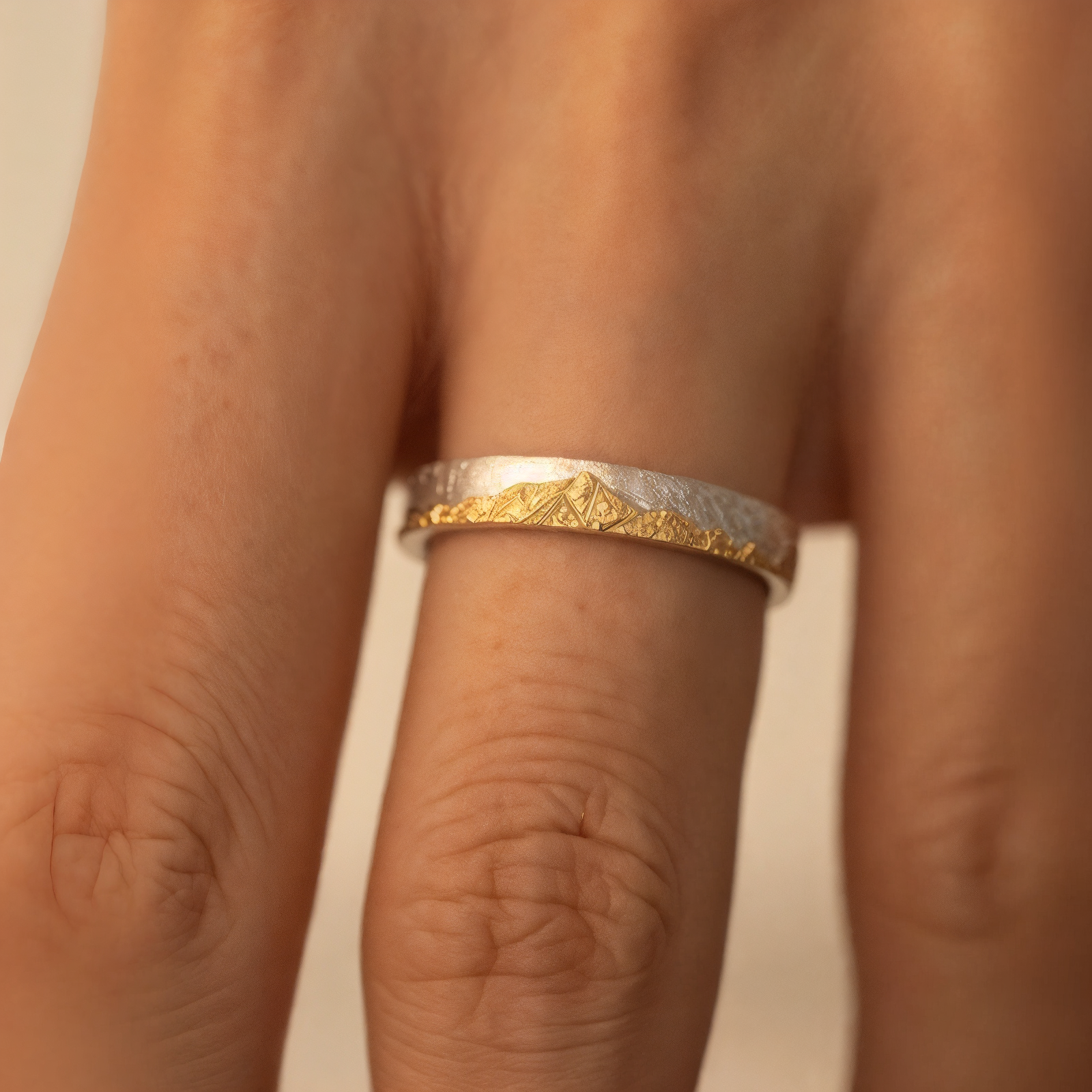 【Everest Summit】 Hand-Engraved Mount Mens/Womens Wedding Ring