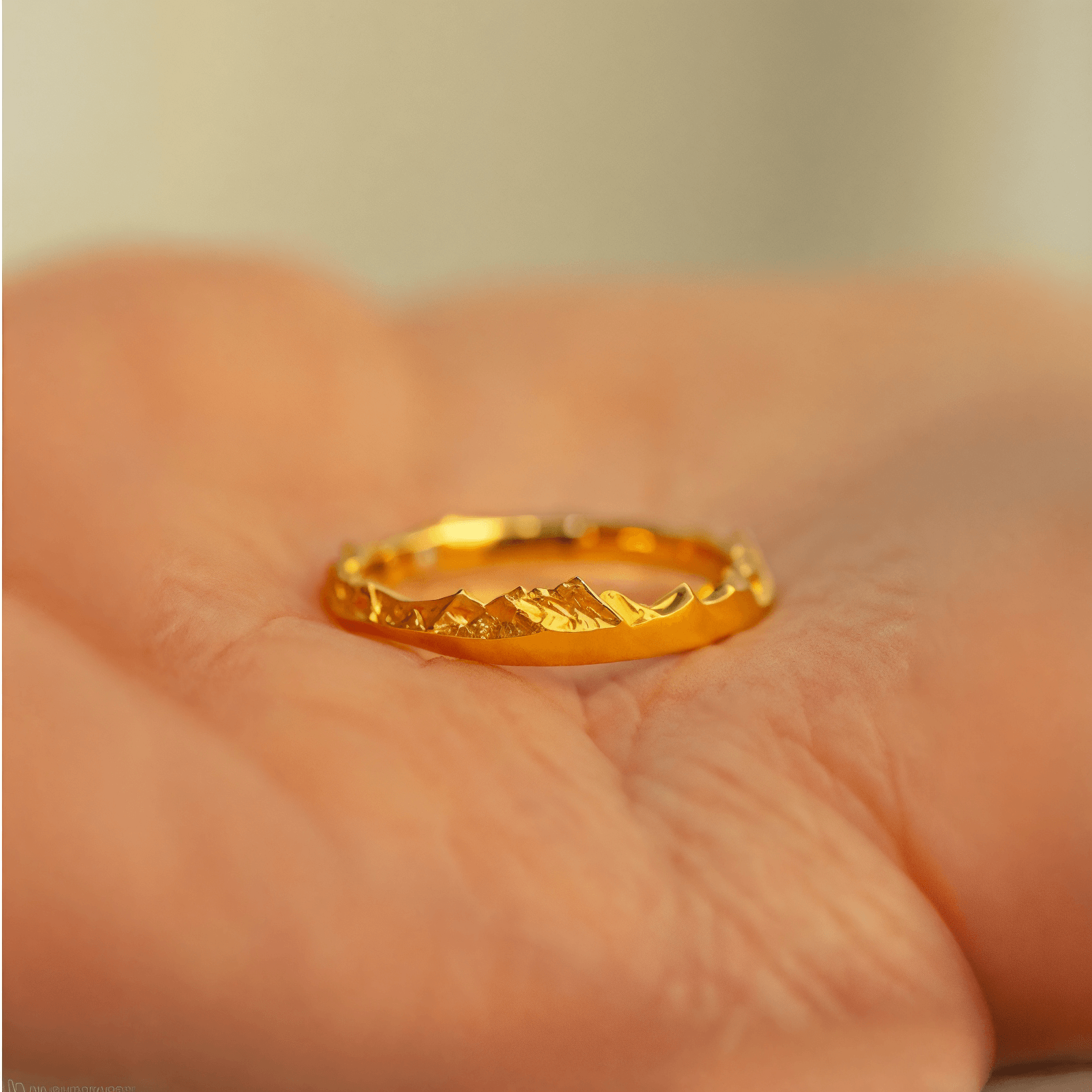 【Mont Blanc】Gold Hand-Engraved Mount Wedding Ring