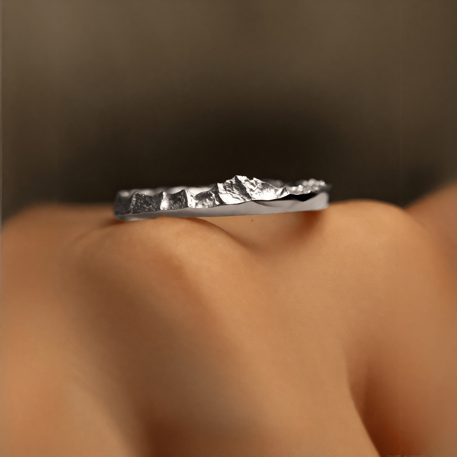 【Mt. Rainier】 Hand-Engraved Mount Mens/Womens Wedding Ring