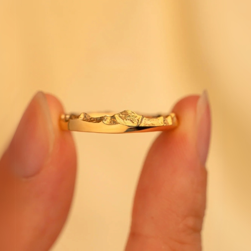 【Mt. Kailash】Gold Hand-Engraved Mount Wedding Ring