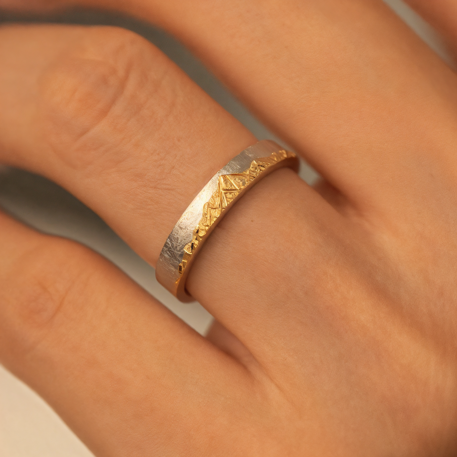 【Everest Summit】 Hand-Engraved Mount Mens/Womens Wedding Ring